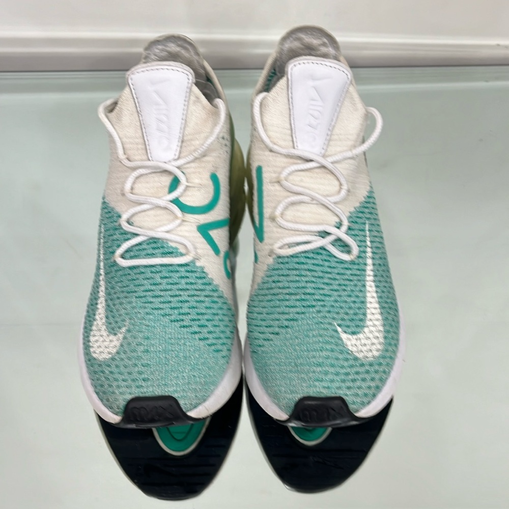 Nike Air Max 270 Flyknit Women size 7